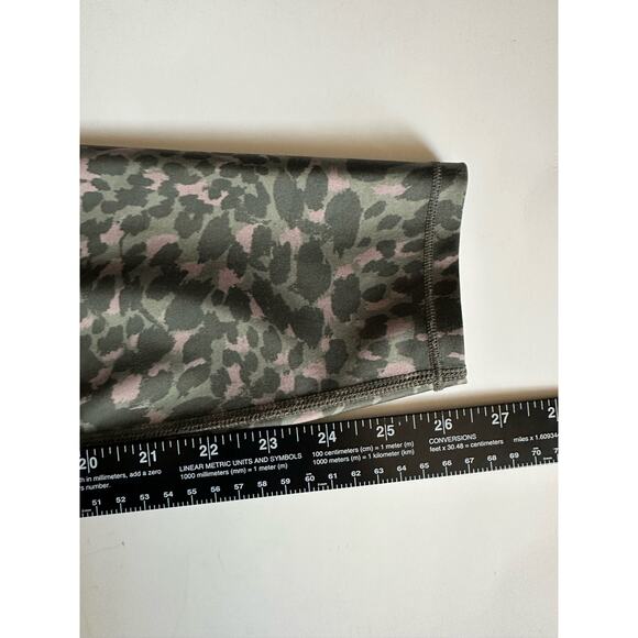 GOOD AMERICAN The Ferocious Legging in Green Mauve Leopard Print Size 1 Small - Picture 13 of 13